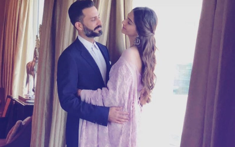 Sonam Kapoor & Anand Ahuja’s First Picture After Marriage!