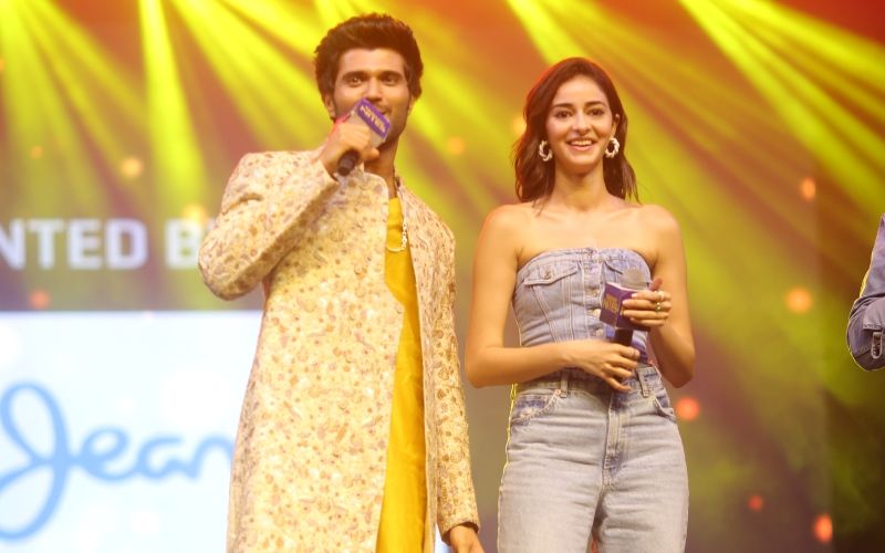 OMG! Vijay Deverakonda Speaks PUNJABI And Ananya Panday Blows Kisses As They Make A Grand Appearance At 9X Tashan’s Tashan Nites!