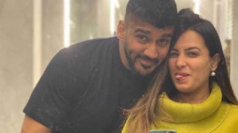 Mom-To-Be Anita Hassanandani Has A Plan In Place To Make Space For Her Newborn; Demands Hubby Rohit Reddy To Throw Away His Things