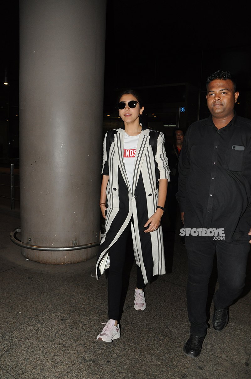 Anushka Sharma Walks Out From Airport