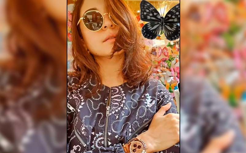 Anushka Sharma Treats Fans With A Cool Selfie In A Casual Look And We Can't Take Our Eyes Off Her