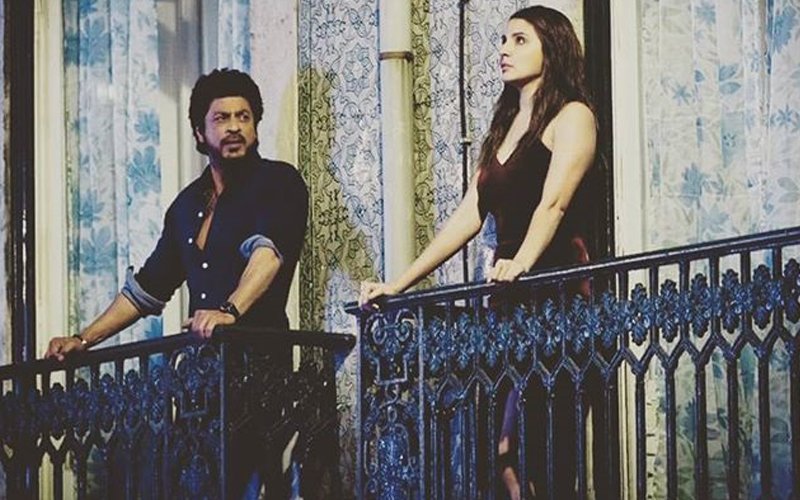 Shah Rukh And Anushka’s Romance On The Balcony