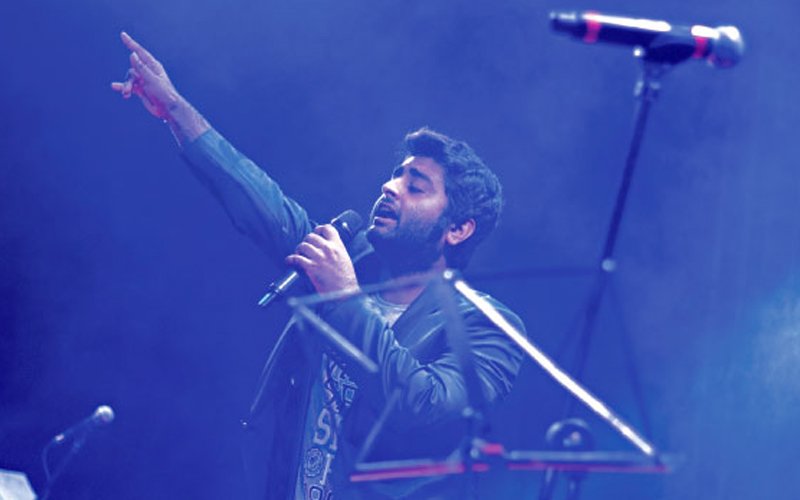 "Somebody Fuc***g Fix This Mike", Abuses Arijit Singh During Live Concert