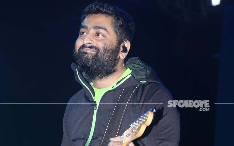 Arijit Singh Reacts To Gerua Controversy For The FIRST Time At A Kolkata Concert; Says, ‘Saffron Is Colour Of Swami Ji, Had He Worn White’