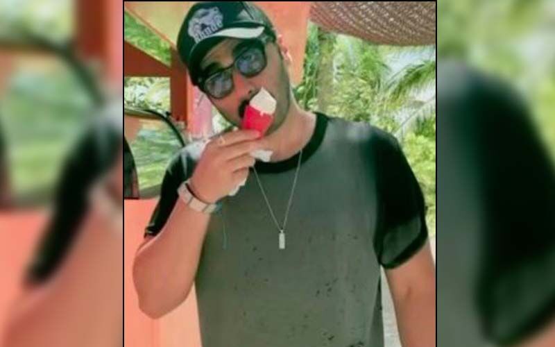 AWW! Arjun Kapoor Shares A Video Of Him Eating Ice Cream In Maldives; Malaika Arora Helps Him Wipe Some Off His Nose -WATCH