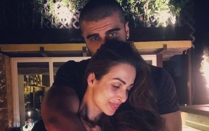 Valentine's Day 2022: Arjun Kapoor Expresses His Ladylove Malaika Arora With Mushy Loved Up Post, Takes Inspiration From Bill Withers' 'Ain't No Sunshine'!