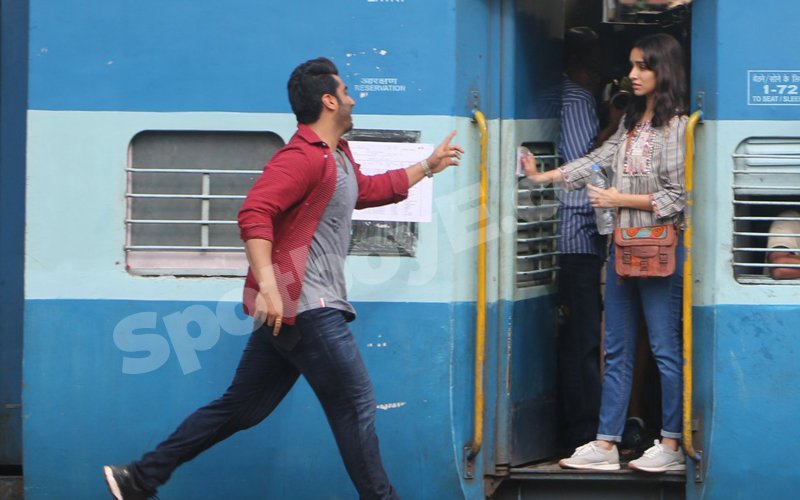 Arjun Kapoor And Shraddha Kapoor Relive The DDLJ Moments!