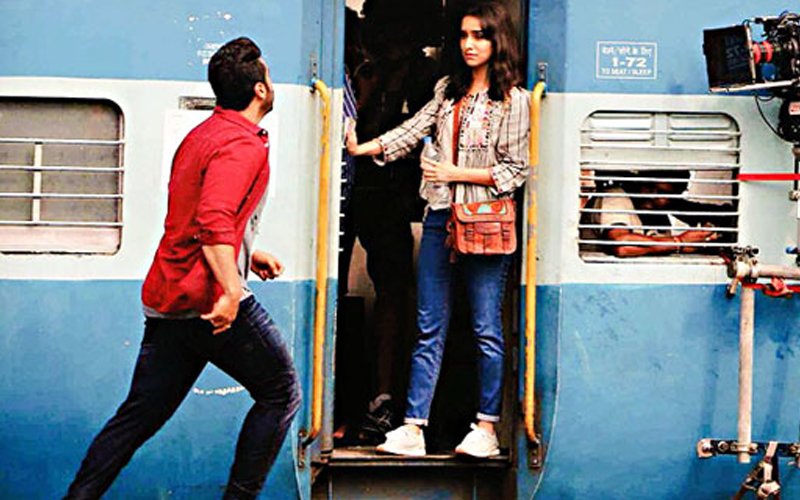 VIDEO:  Arjun Kapoor And Shraddha Kapoor Relive The DDLJ Moments!