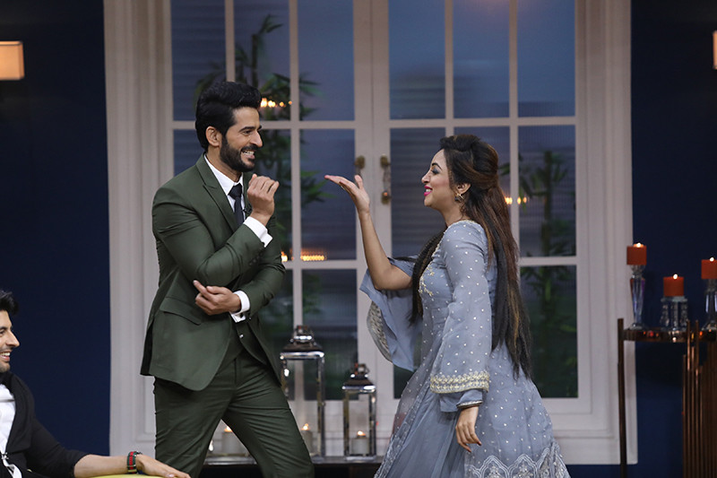 Arshi Khan And Hiten Tejwani Dancing On The Sets Of JuzzBaatt