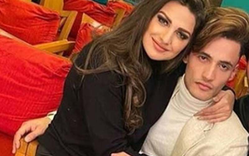Himanshi Khurana Sits On BF Asim Riaz's Lap To Pose; Oh, It's Lap Of Love - PIC