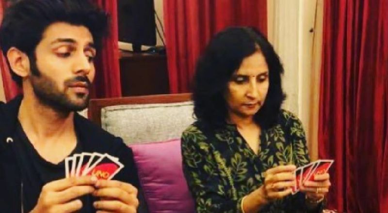 Kartik Aaryan Kickstarts Dhamaka 'Lekar Prabhu Ka Naam'; His Worried Mom's Expression Is Priceless