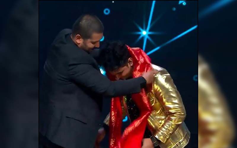 India's Got Talent: Rishabh Chaturvedi's Performance Impresses Bappa Lahiri, Gifts Him Bappi Lahiri's Scarf As A Blessing -WATCH VIDEO