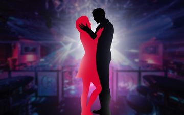 This Reality Show Contestant's Girlfriend Got Up, Close And Personal With A TV Hunk!