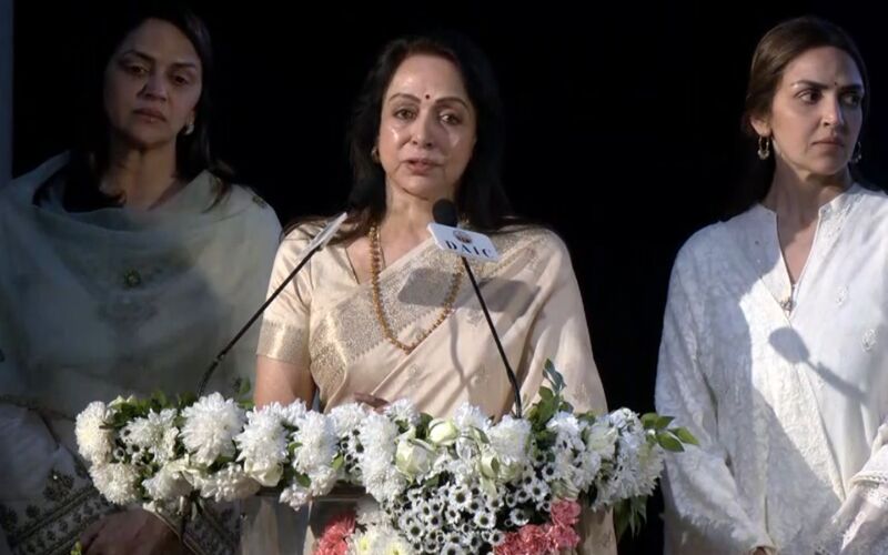 Hema Malini Breaks Down Remembering Dharmendra At Prayer Meet, Says ‘Humara Pyaar Sachcha Tha’