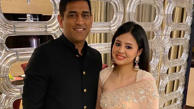 As #DhoniRetires Trends Sakshi Singh Deletes Controversial Tweet On MS Dhoni's Speculated Retirement, Calls Trolls 'Mentally Unstable'