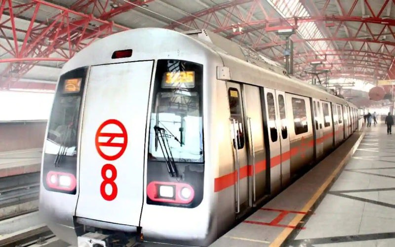 VIRAL! Delhi Metro Driver Plays Haryanvi Song Instead of Announcement; Passengers Are Delighted By The Funny Moment-WATCH