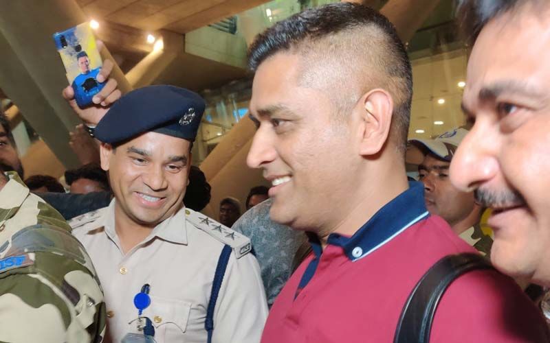 Whistle Podu: Chennai Super Kings Star MS Dhoni Gets A Rousing Reception In Chennai As IPL 2020 Fever Peaks