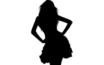 This Hot Actress Receives More Messages From Girls Than Guys