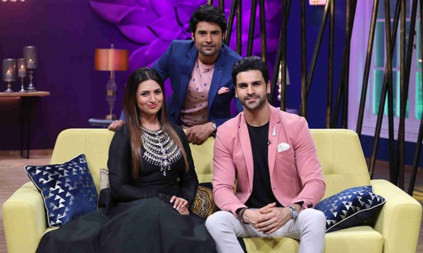 Divyanka Tripathi and Vivek Dahiya along with host Rajeev Khandelwal