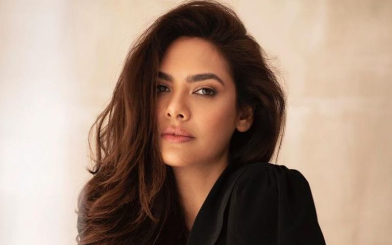 Esha Gupta Goes Topless In Latest Sunkissed Pictures From Her Jaipur Getaway