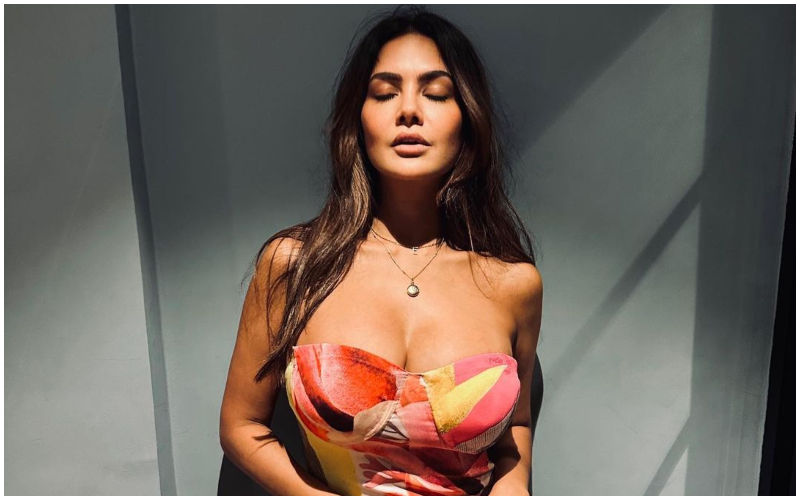 Esha Gupta Flaunts Her Cleavage And Busty Assets In A Strapless Multi-coloured Gown And Fans Can’t Calm Down-SEE PIC