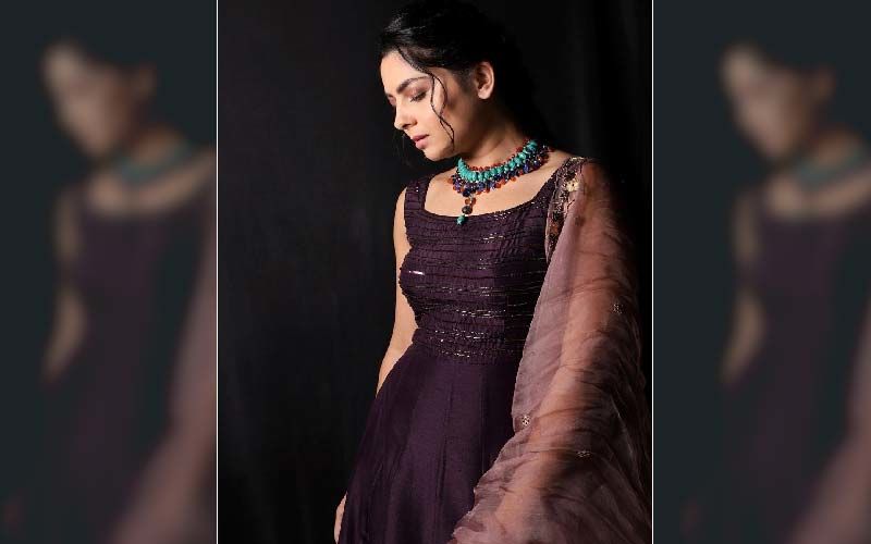 ‘Dhurala' Star Sonalee Kulkarni Redefines Ethnic Looks In Her New Photoshoot