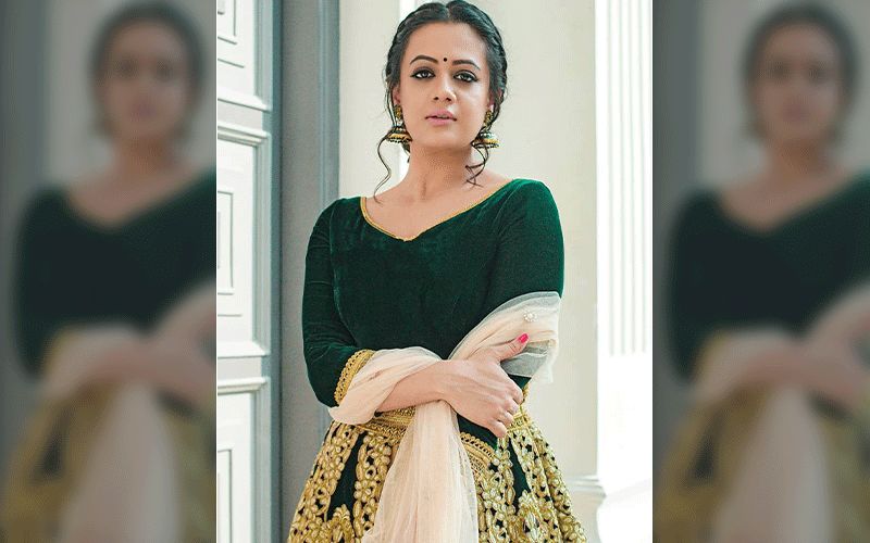 Spruha Joshi Looks Gorgeous In A Green Coloured Traditional Attire