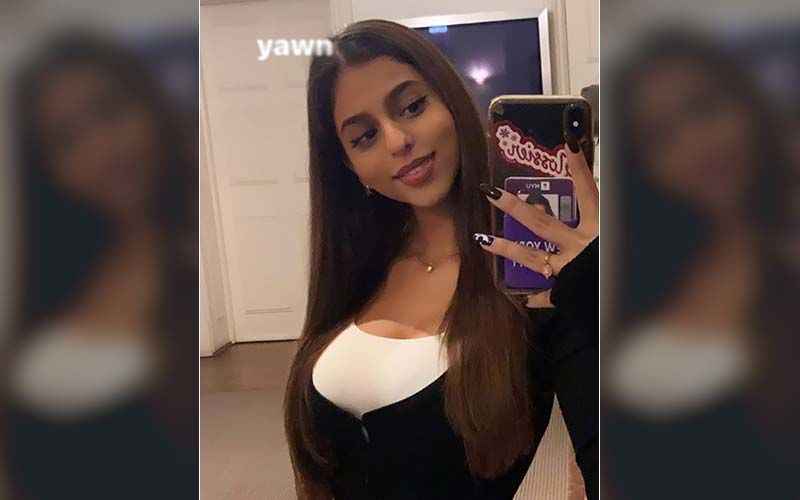 Shah Rukh Khan's Daughter Suhana Khan Drops A Gorgeous Mirror Selfie, Looks Alluring As She Flashes A Pretty Smile