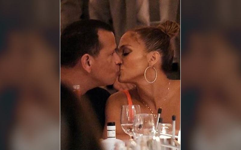 Jennifer Lopez and Alex Rodriguez kiss and makeup: photos