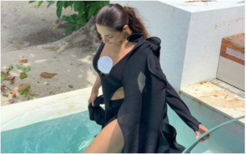 VIRAL! Malaika Arora Is TOO HOT To Handle In Black Swimwear; Her Sexy Pool Photo Is Unmissable -See PIC