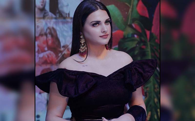 Himanshi Khurana’s Latest Picture Is All About Glam And Glitter; Actress Shares A Pic