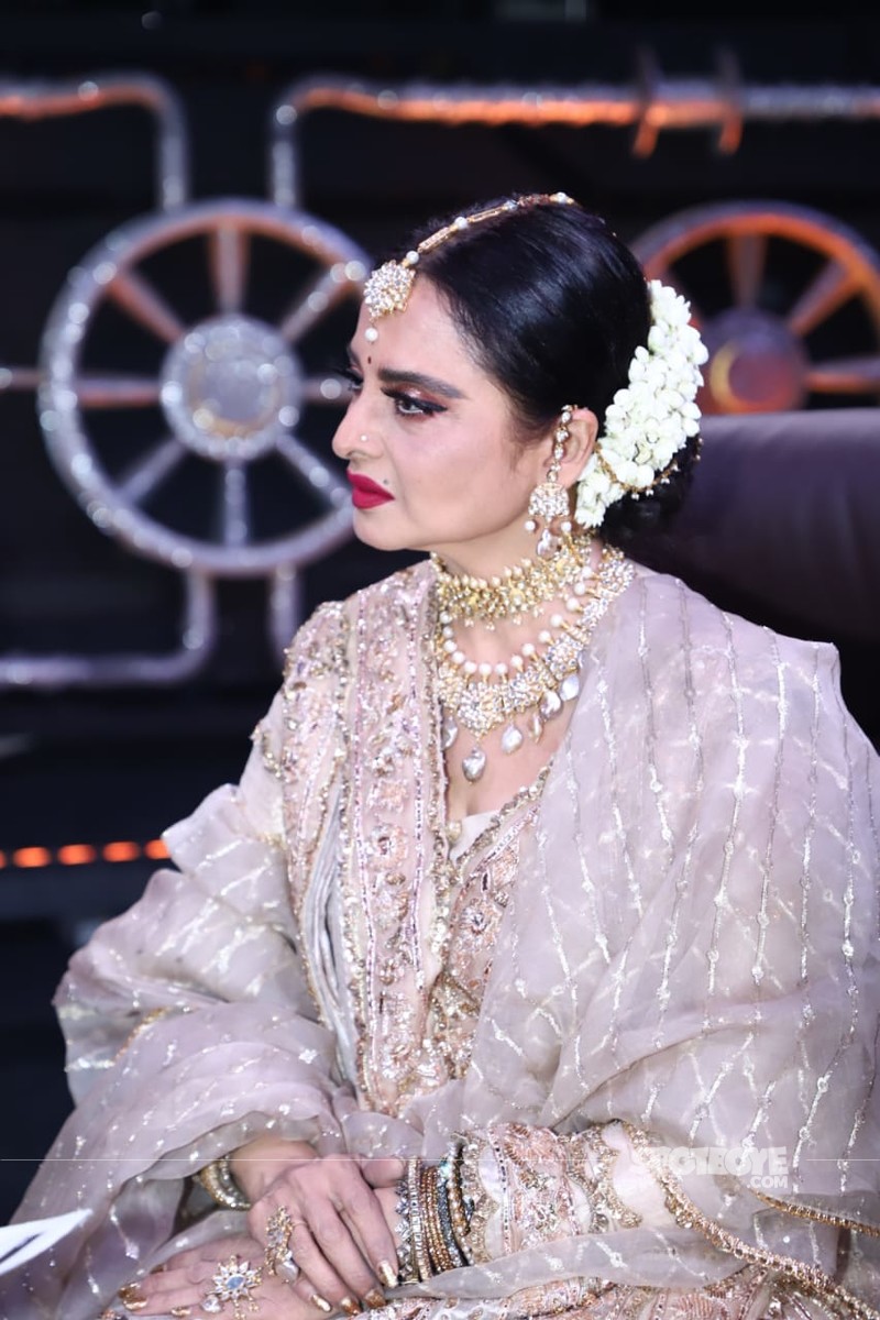 Veteran Actress Rekha Featured In A Special episode of Super Dancer 3 (Imag...