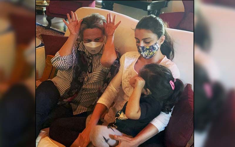 Soha Ali Khan Shares A Cute Goofy Picture Of Daughter Inaaya Playing With Grandma Sharmila Tagore And Reminds Everyone To Wear A Mask