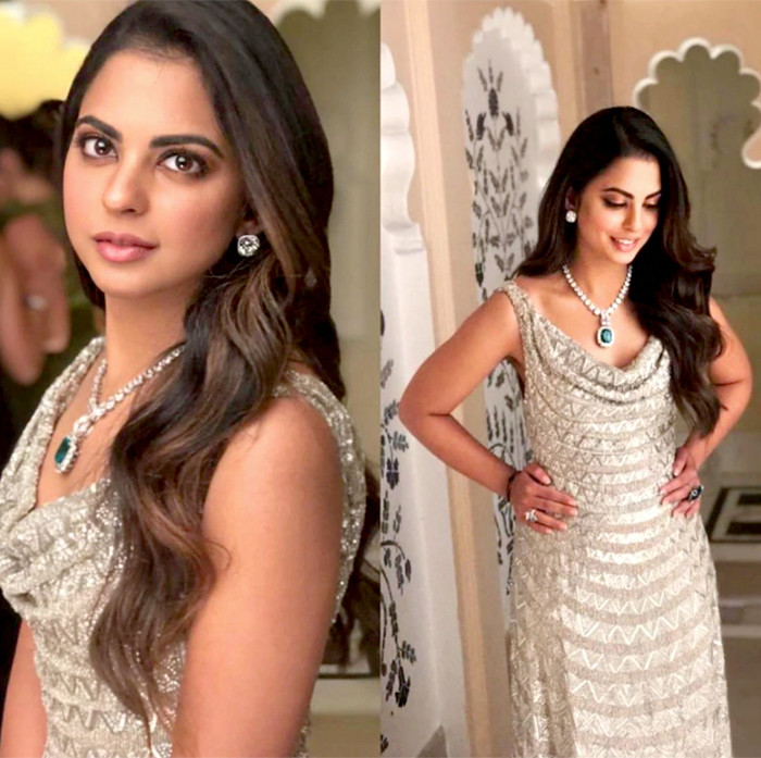 Throwback When Isha Ambani Stunned The Metallic Silver Gown And A Diamond Necklace During Her