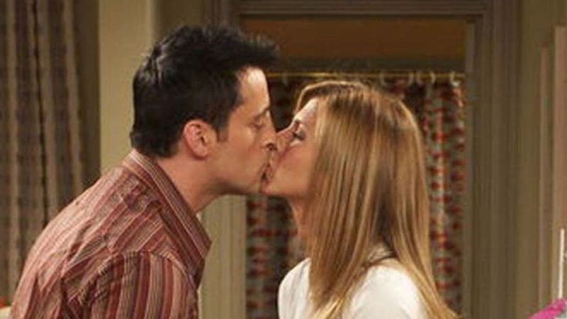 Rachel Jennifer Aniston-Joey Matt LeBlanc Sharing A Passionate Lip Kiss In This Throwback Pic Will Make You Root For The Duo