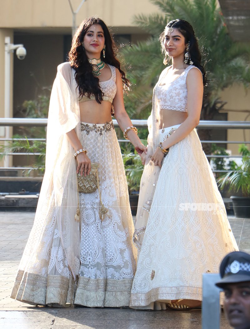 Janhvi And Khushi At Sonam Kapoor s Wedding