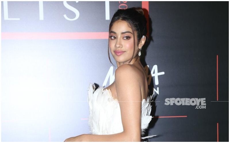 800px x 500px - Janhvi Kapoor Struggles To Change Clothes In Her Car After Roohi  Promotions; Says 'It Was A Relaxed Day'-PIC INSIDE