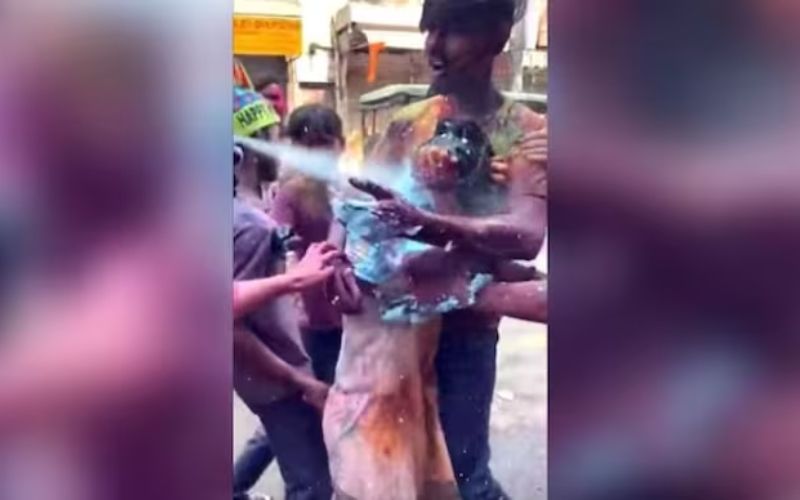 VIRAL! VIDEO Of Japanese Tourist Being Harassed During Holi Celebrations In Delhi Takes Internet By Storm; Delhi Cops Launch Probe