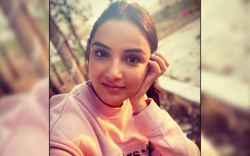 Bigg Boss 14's Jasmin Bhasin Make A Strong Requests To Fans Asking Them To Let Go Of All Negativity; 'Let's Understand The Gravity Of Situation Our Country Is Going Through'