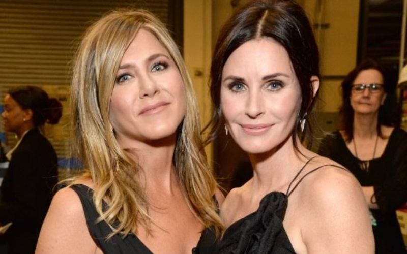 WHAT!? ‘Friends’ Stars Jennifer Aniston-Courteney Cox Had A Common Boyfriend? Here’s All You Need To Know About Their Dating Life!