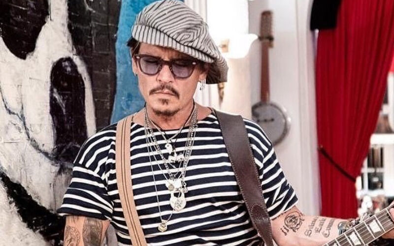 Johnny Depp FINALLY Makes First TV Appearance At VMA Awards 2022 Following Defamation Trial Against Ex-wife Amber Heard!