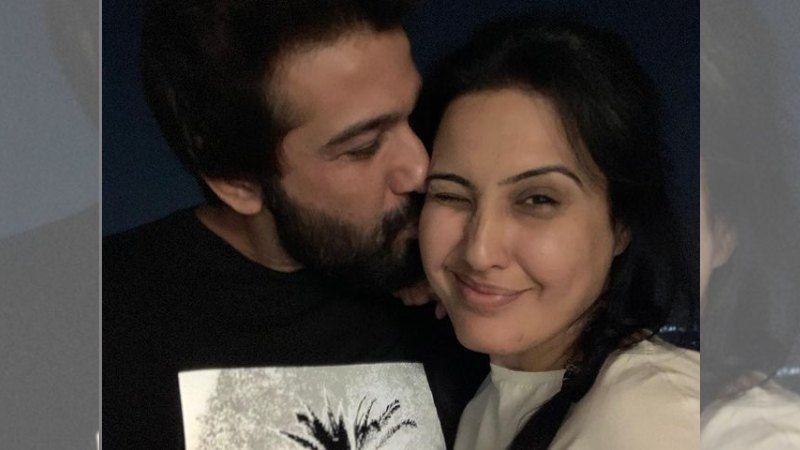Kamya Panjabi Pens Encouraging Words For Hubby Shalabh Dang Who Is A Healthcare Professional; 'I See You Working Round The Clock'