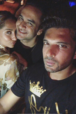 Karan Kundra With Anusha Dandekar And Vikas Gupta