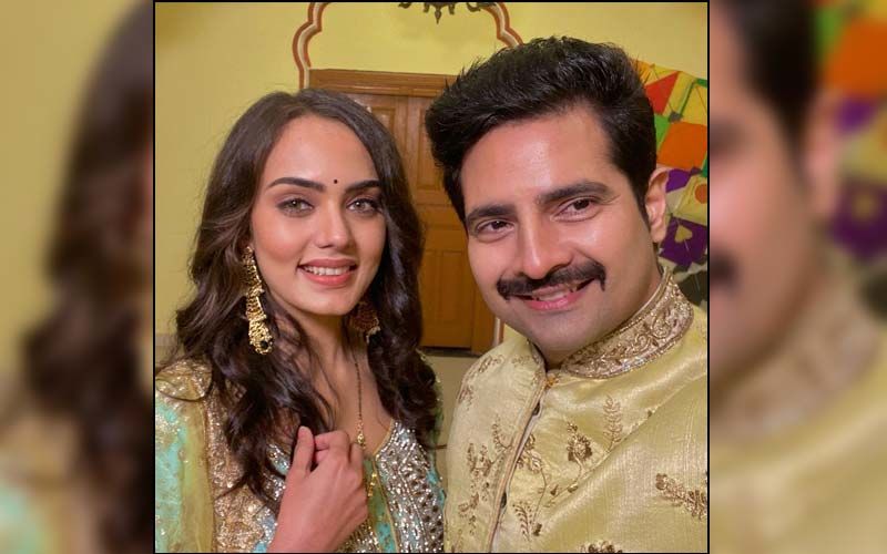 After Nisha Rawal Claimed Karan Mehra Has An Extramarital Affair, Actor Gets Slammed For His Old Friendly And Casual Chat With A Female Co-star