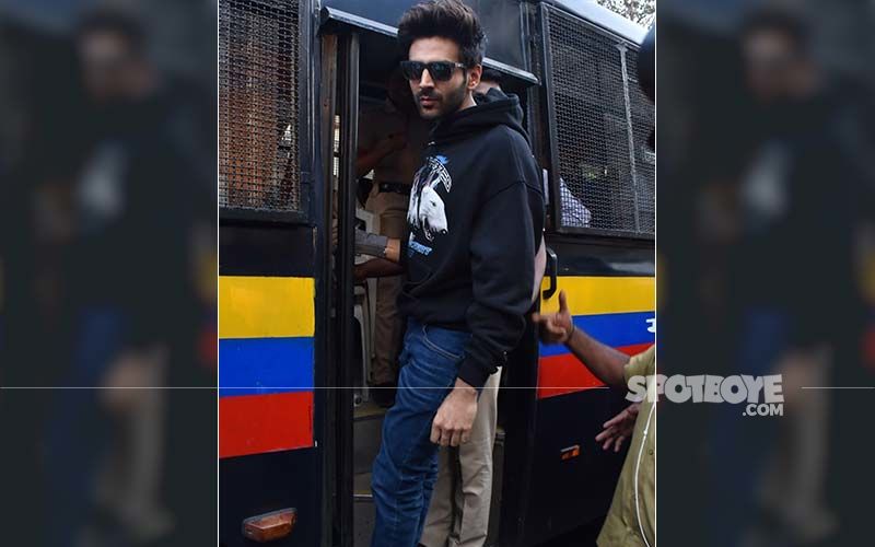 Kartik Aaryan's Madness Goes A Notch Higher; Actor Climbs A Police Van To Pose For Paps - PICS