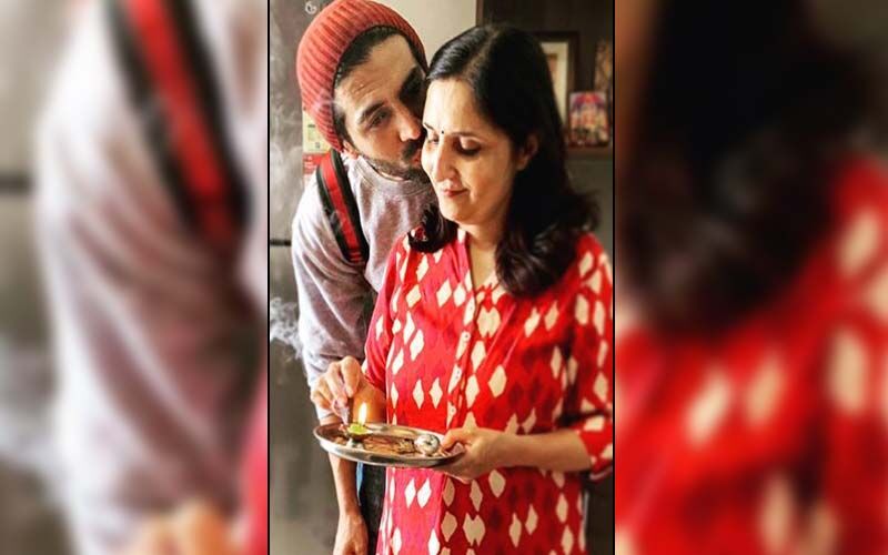 Kartik Aaryan's Phone Wallpaper Proves He Is A Mama's Boy; Check Out What It Is INSIDE