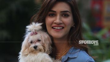 Kriti Sanon Demonstrates Her Poetry Skills And Pens That She Wants To Be 'The Black And White Moment'; Waah Kya Baat Hai