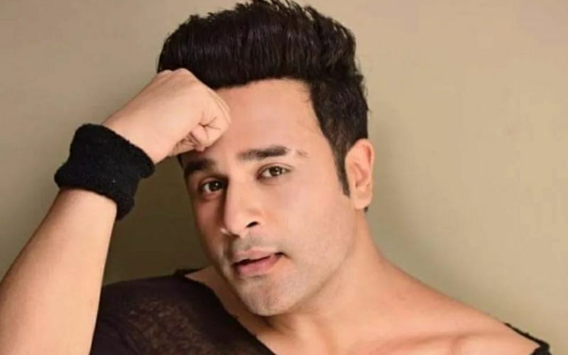 Krushna Abhishek Grooves To Uncle Govinda's Song In A Bus During Canada Tour, Kapil Sharma Cheers For Him-See VIDEO