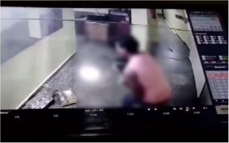 DISTURBING! Security Guard Molests Girls At Hostel In Delhi’s Karol Bagh, Security Footage Goes Viral-WATCH!