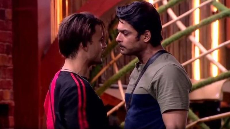 Bigg Boss 13 MALL TASK; Asim Riaz Fans Accuse Sidharth Shukla Fans Of Playing Dirty, Tearing Their Banners – VIDEO